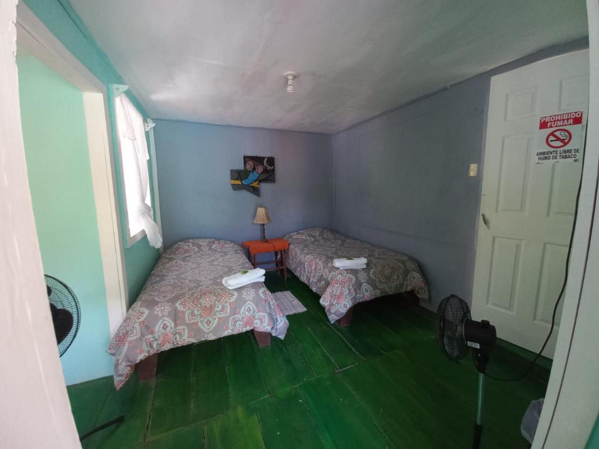 Donde Familia Manito Bed and Breakfast Paquera Eksteriør billede